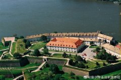 爲(wei)中(zhong)國(guo)遊客介紹當地的(de)旅遊資(zi)源
-國(guo)際(ji)快遞報價