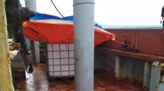 國(guo)際(ji)海運-利比裏亞散貨船海員(yuan)被迫收集(ji)雨水來生(sheng)