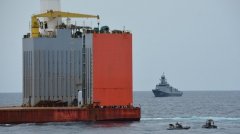 照片：西班牙海軍從(cong)海盜救出重(zhong)型船