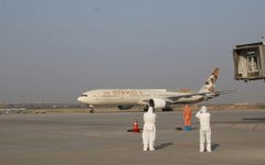 空運價格-現(xian)場(chang)直擊！阿布紮比—北京EY888航班入境西安(an)後(hou)……