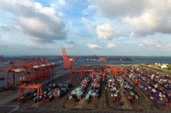 黃骅港河鋼(gang)碼頭全部(bu)泊位具(ju)備(bei)CAPE級船舶減載靠泊能(néng)力(li)